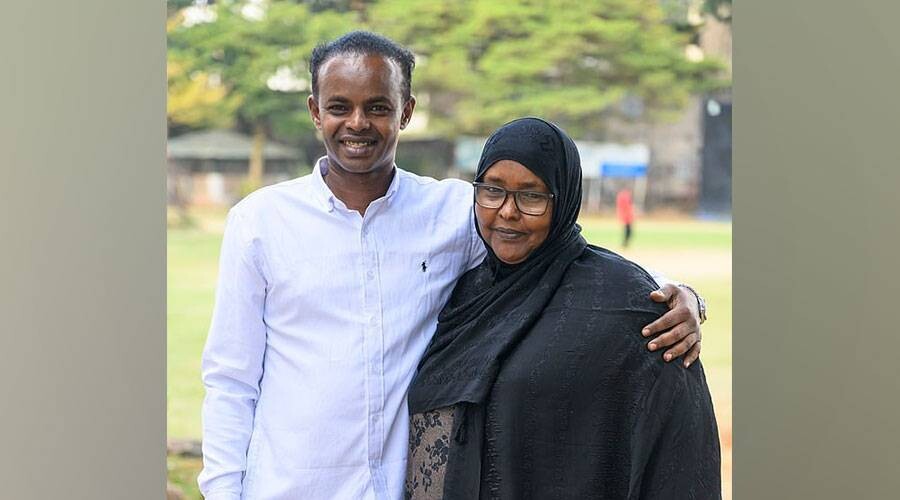 Somali Refugees in Nairobi Cheer for Mo Farah at London 2012