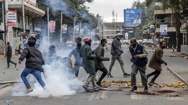 Кенийское правительство сталкивается с давлением из-за налоговых мер