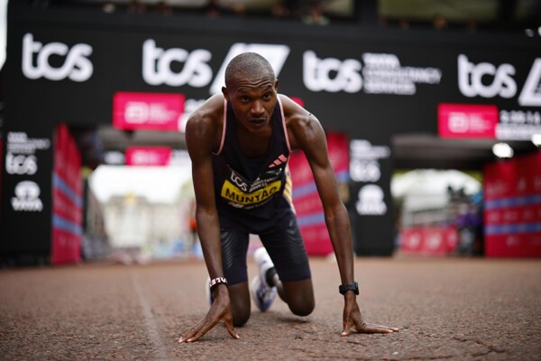 Кенийские атлеты готовятся к марафону в Париже